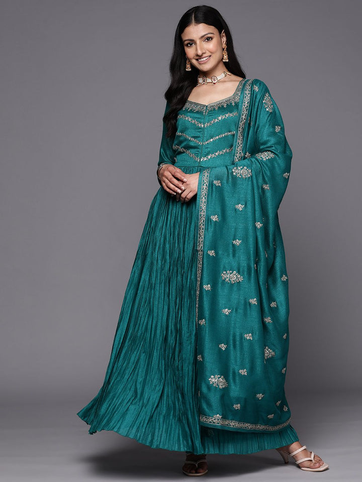 Libas Floral Embroidered Empire Sequinned Kurta with Trousers & With Dupatta