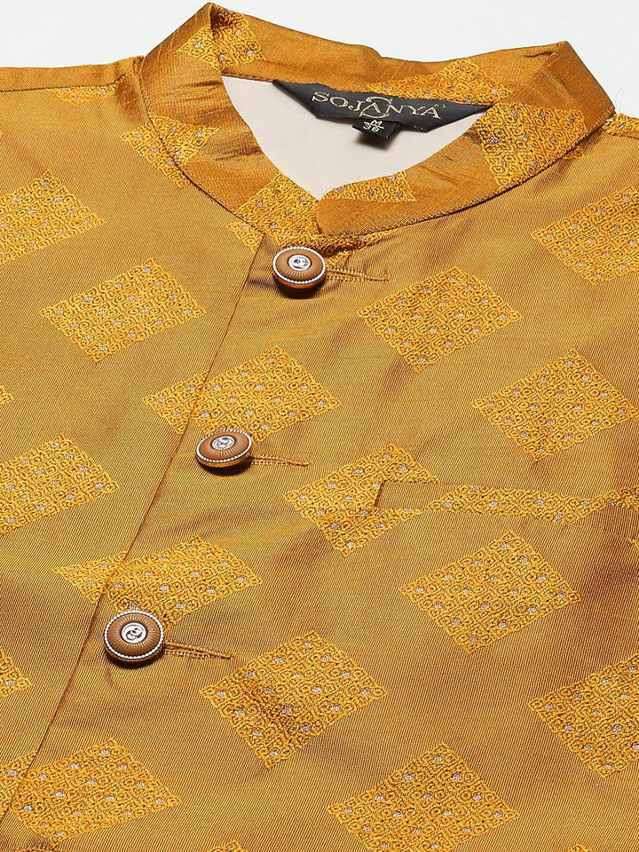 SOJANYA Men Green Kurta with Churidar with Nehru Jacket