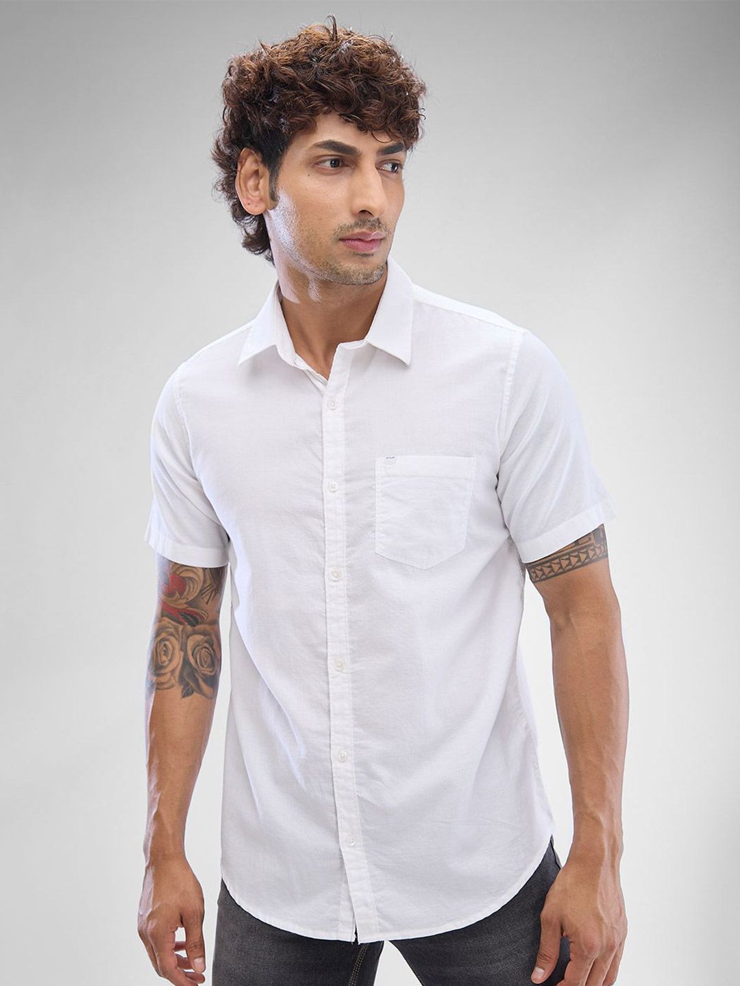 SPYKAR Men Solid Spread Collar Slim Fit Casual Shirt