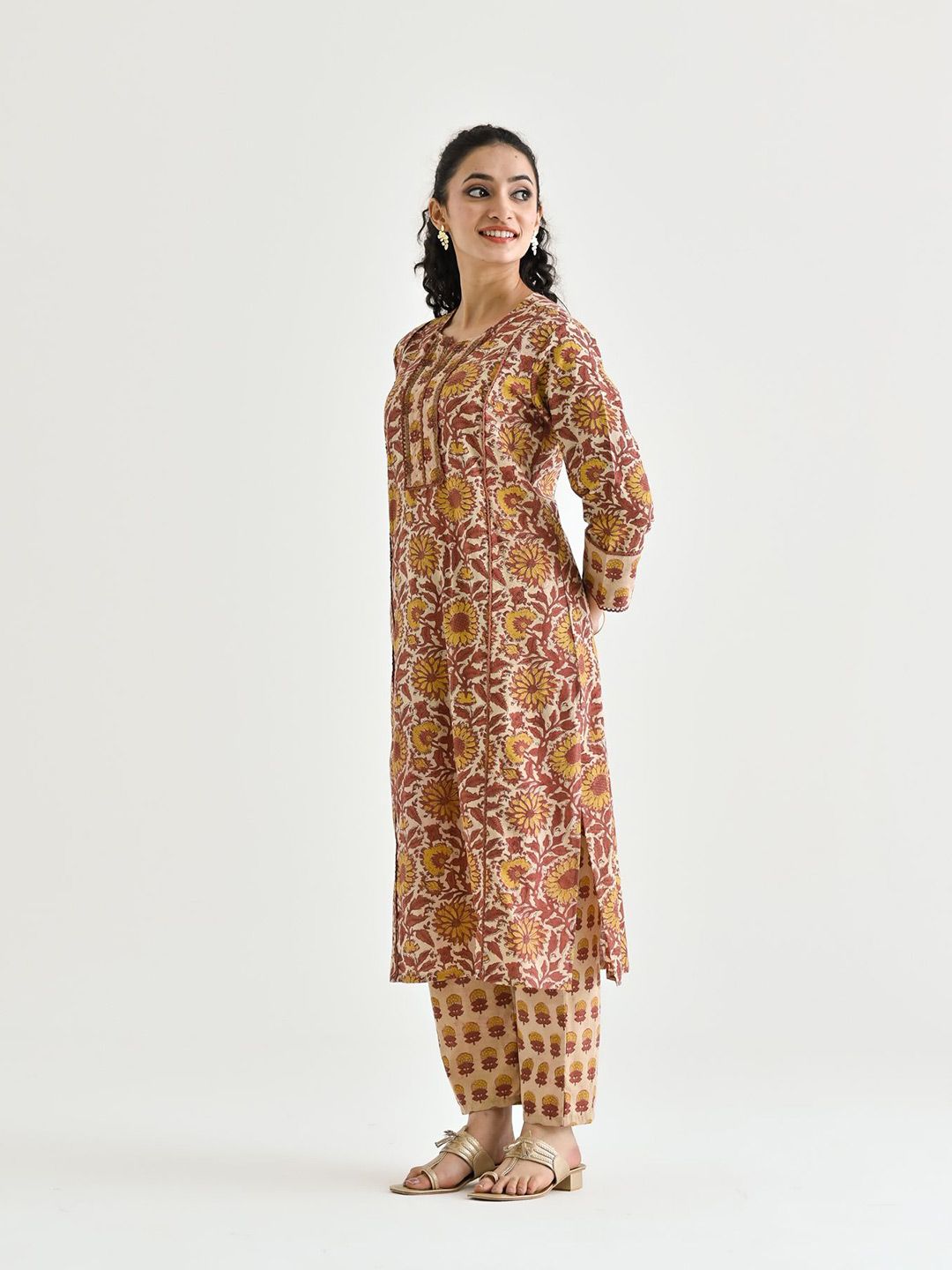 Rustorange Women Floral Printed Keyhole Neck Kurta
