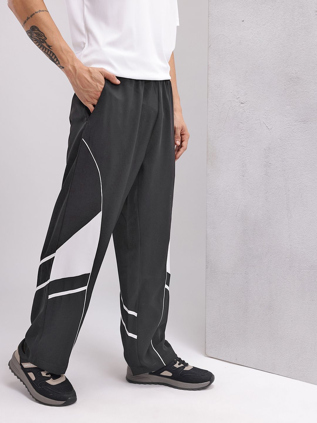 HRX by Hrithik Roshan Men Contrast Panel Relaxed Lifestyle Track Pants