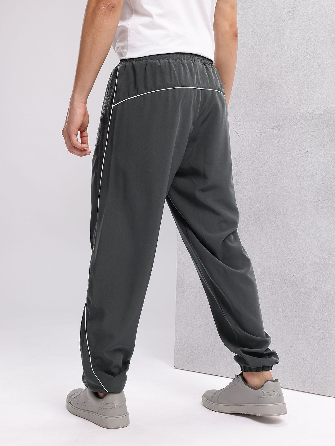 HRX by Hrithik Roshan Men Contrast Piping Lifestyle Joggers