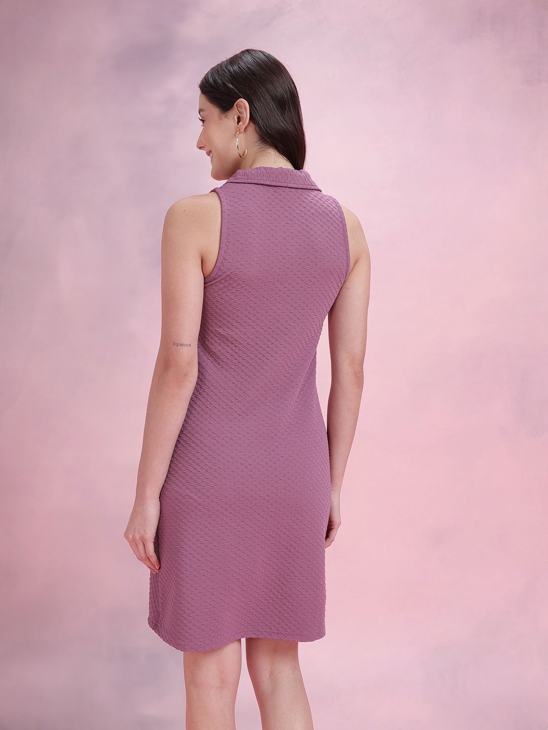 DressBerry Textured Spread Collar Sleeveless Shift Dress