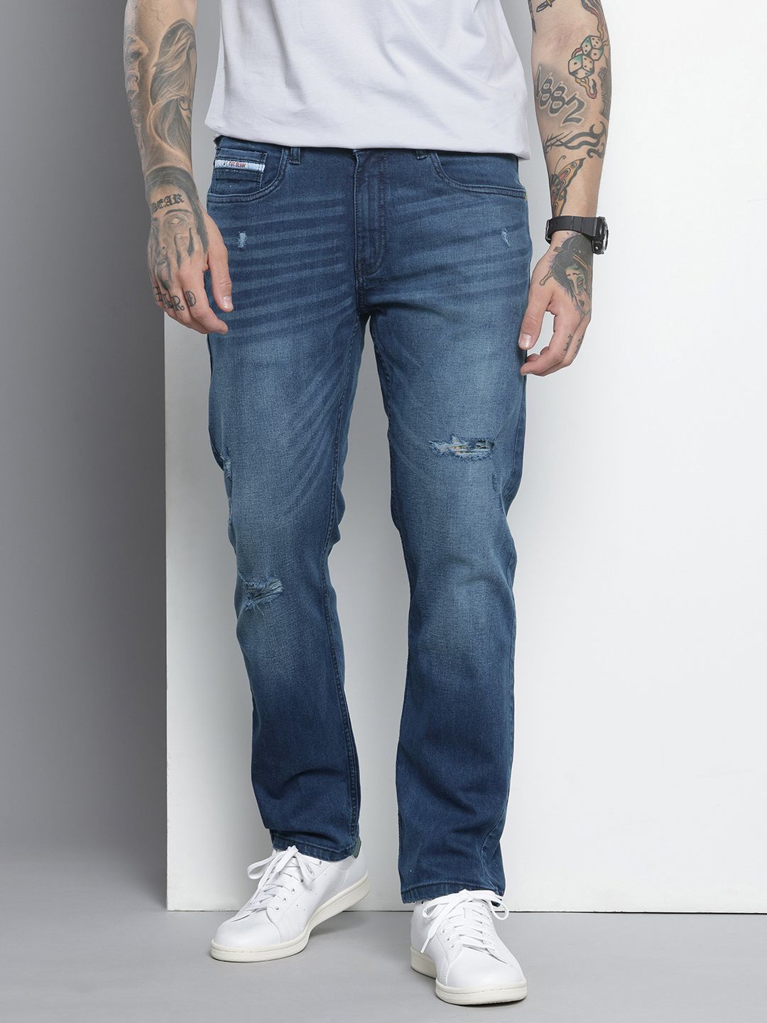 The Indian Garage Co Men Slim Fit Mildly Distressed Light Fade Stretchable Jeans