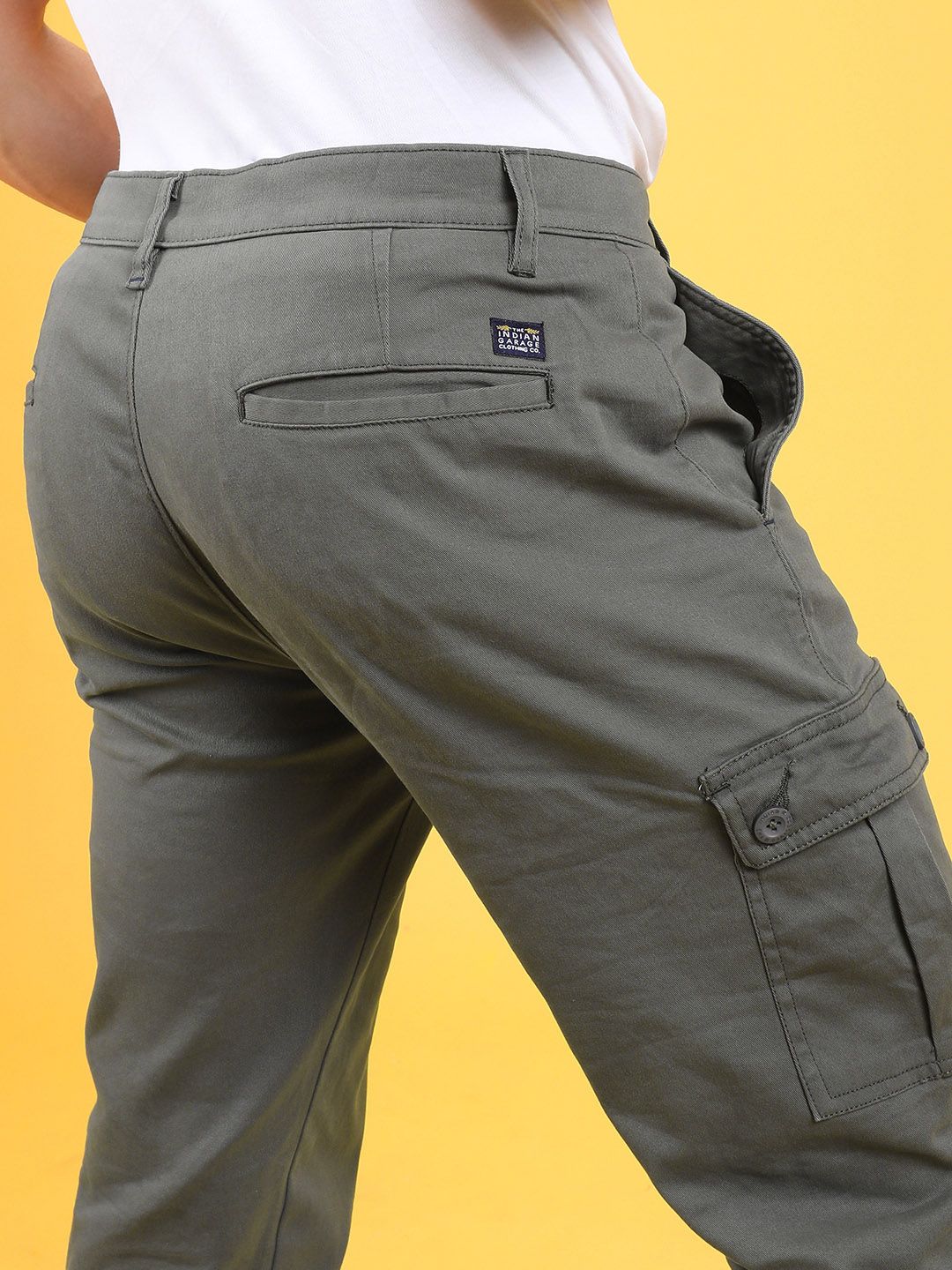 The Indian Garage Co Men Grey Slim Fit Cargo Joggers