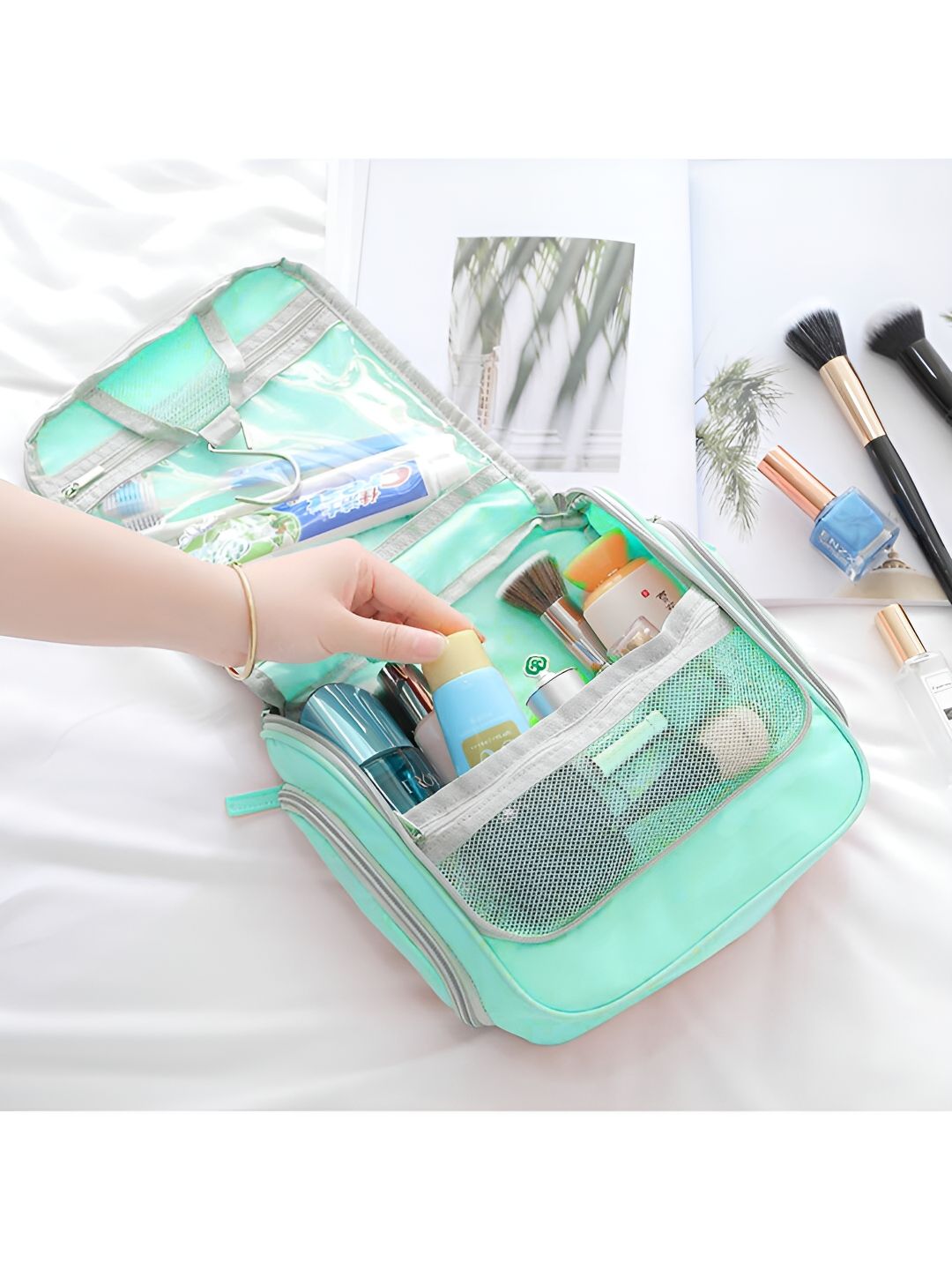 Cortina Green Water Resistant Makeup Organiser