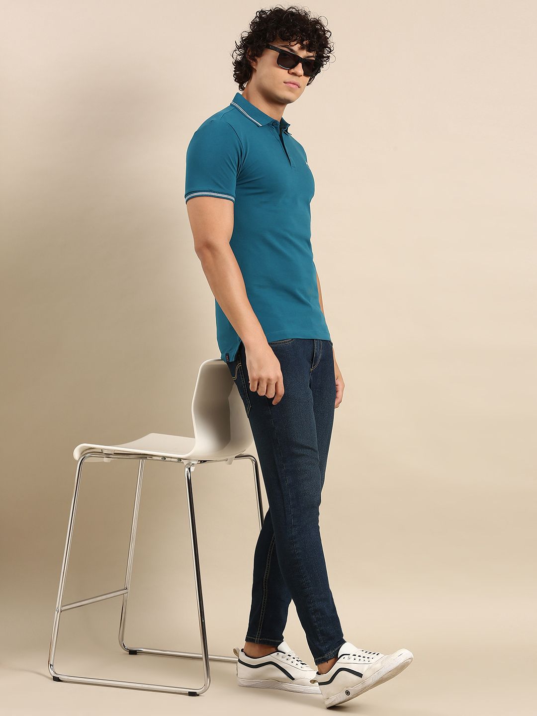 Menjadi t-shirt kolar polo manusia