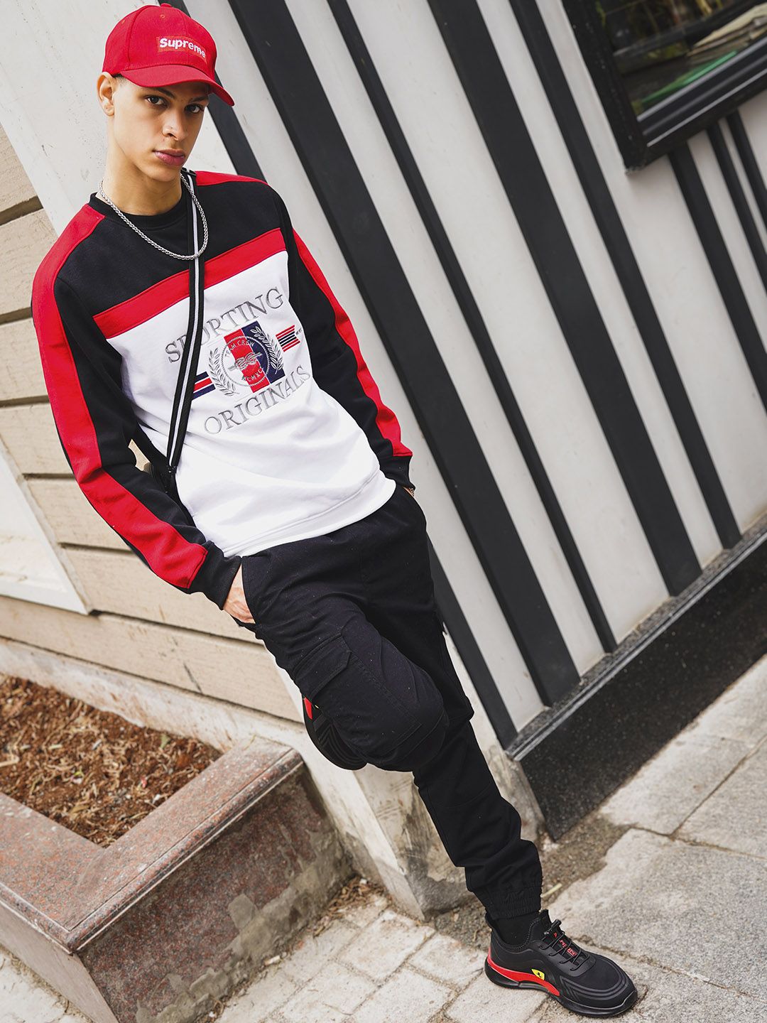 The Indian Garage Co Men Embroidered Sweatshirt