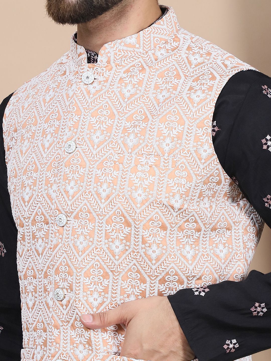 Kurta Kerja Benang Lurus Anouk Motif Etnik Hitam Bersulam dengan Churidar