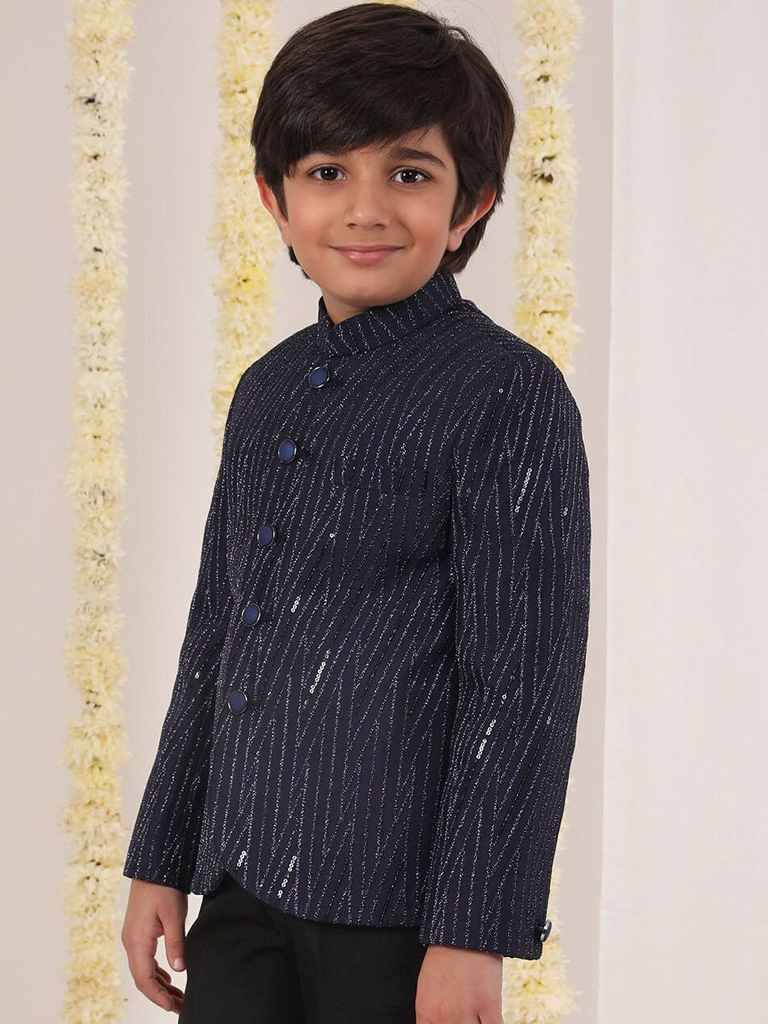 VASTRAMAY Boys Self-Design Mandarin Collar Slim-Fit Single-Breasted Bandhgala Blazer