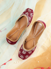 House of Pataudi Women Ethnic Embellished Mojaris