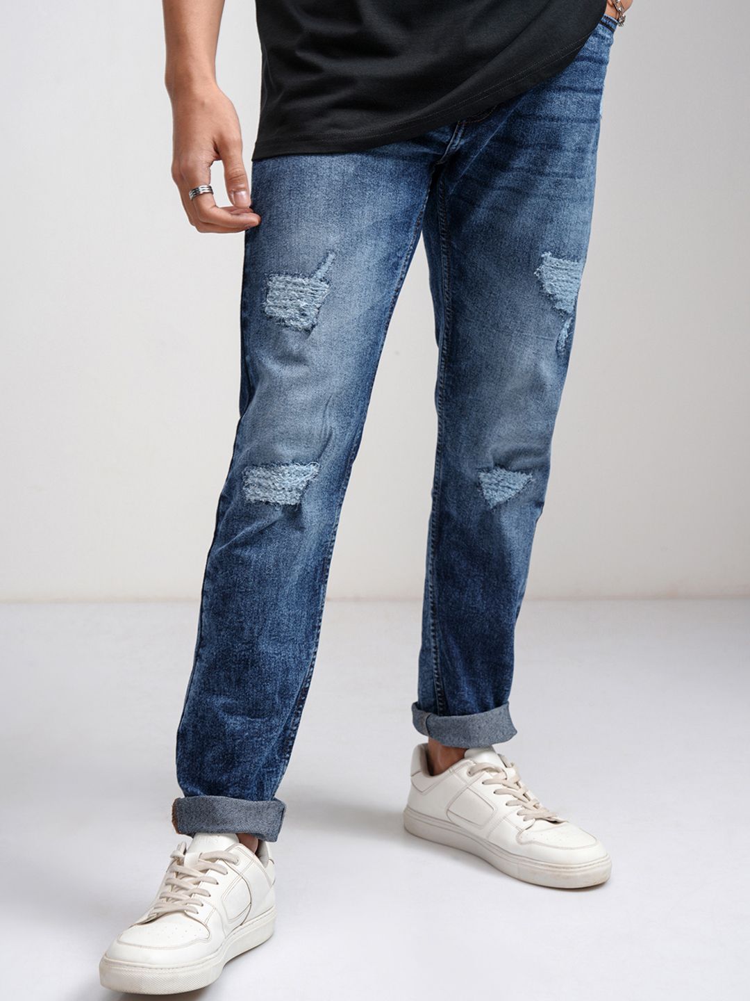 HIGHLANDER Men Blue Tapered Fit Mid-Rise Mildly Distressed Light Fade Stretchable Jeans
