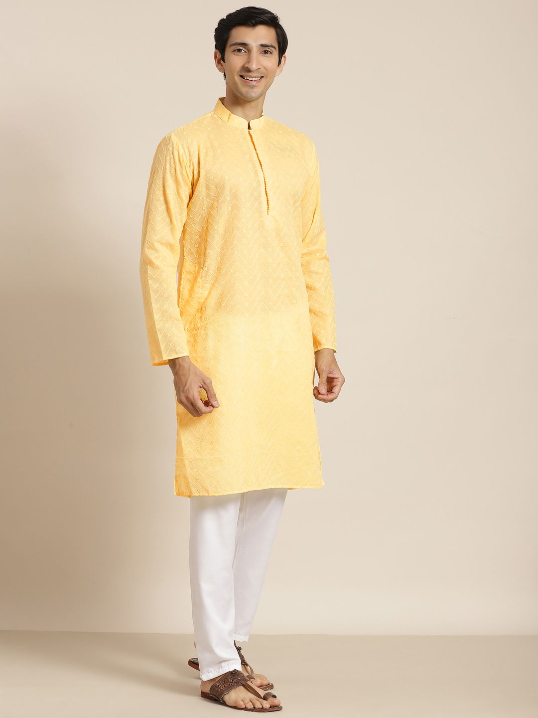 SOJANYA Kurta Kapas Tulen Chikankari Kuning Lelaki dengan Jaket Churidar & Nehru