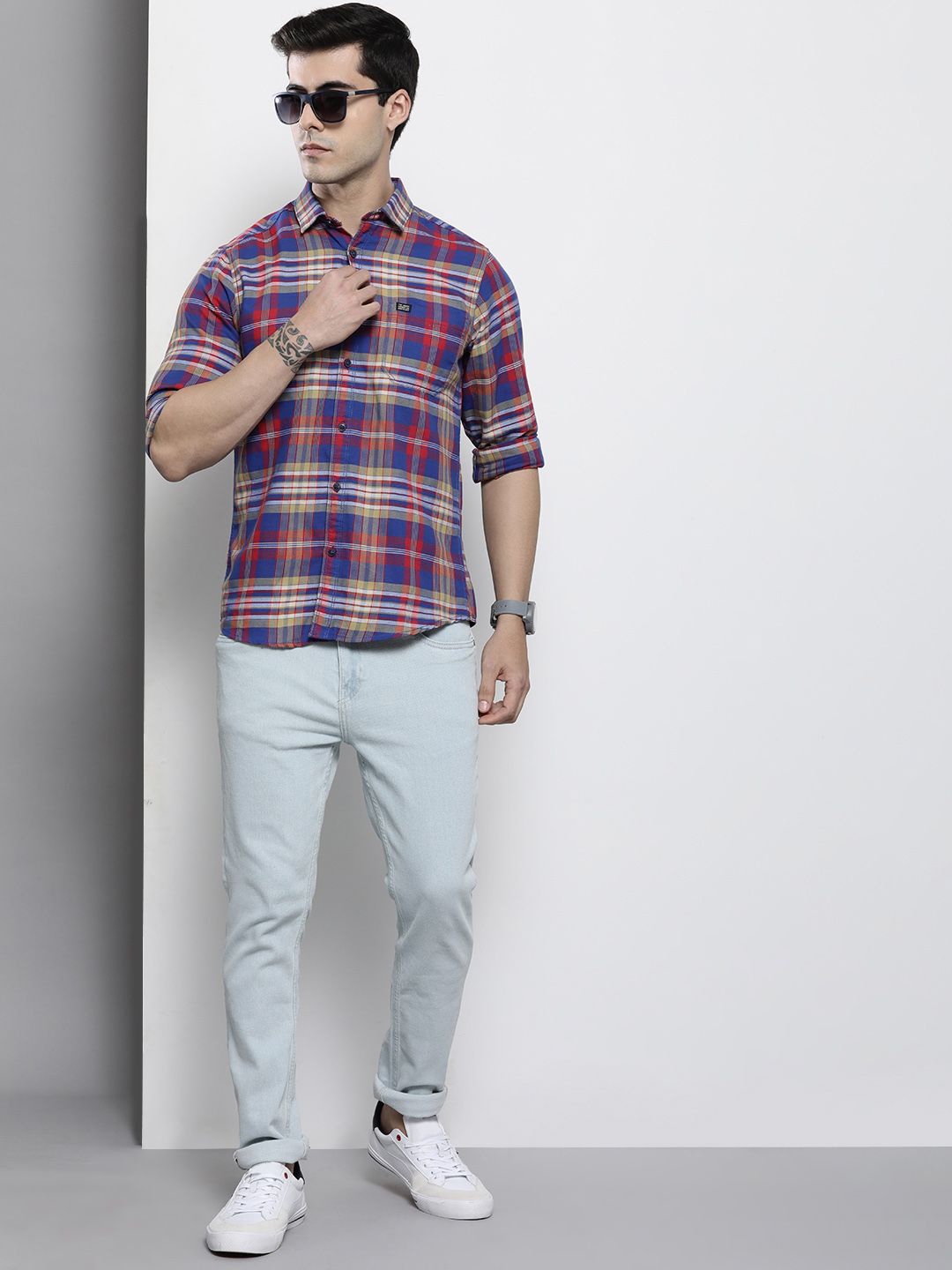 The Indian Garage Co Men Blue & Red Comfort Checked Casual Shirt