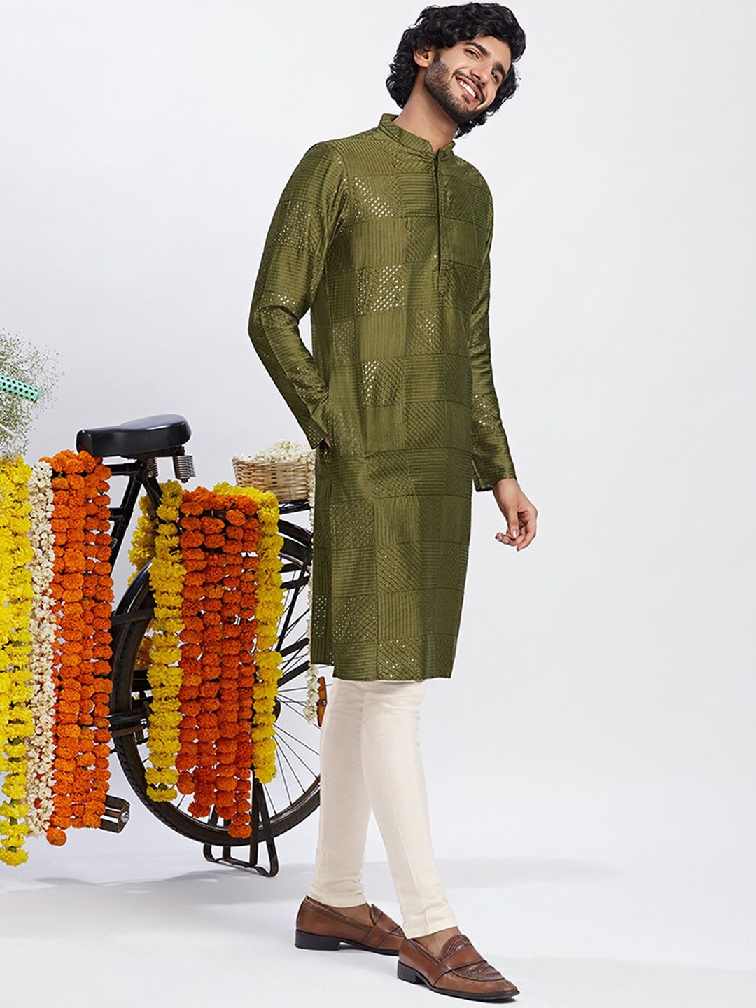 KISAH Geometric Embroidered Sequinned Straight Kurta