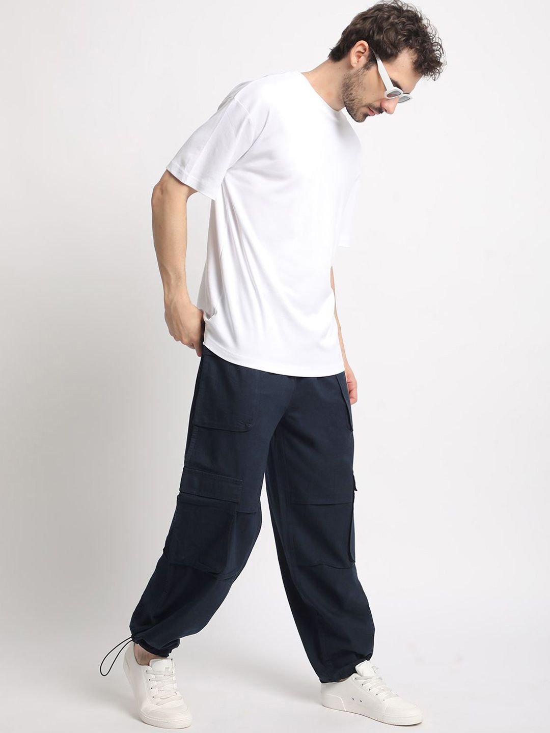 Bene Kleed Men Solid Relaxed Loose Fit Cotton Cargos Trousers