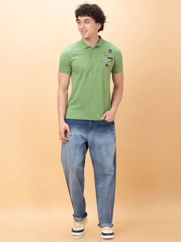 Menjadi T-shirt kolar polo lelaki manusia