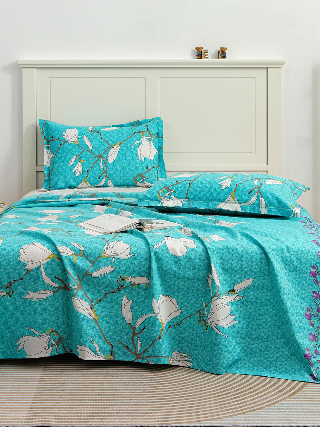 Story@home Sea Green White Floral 144 TC Cotton 1 Queen Bedsheet with 2 Pillow Covers