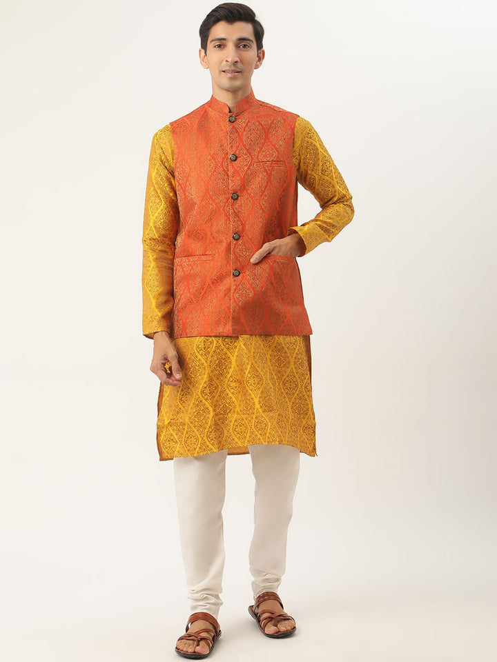 SOJANYA Lelaki Mustard Motif Etnik Kuning Jacquard Kurta dengan Jaket Churidar & Nehru