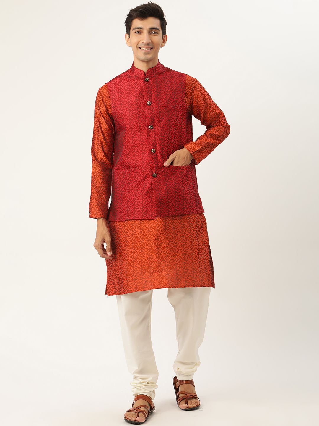 SOJANYA Kurta Rekaan Tenun Motif Etnik Oren & Merah Lelaki dengan Jaket Churidar & Nehru