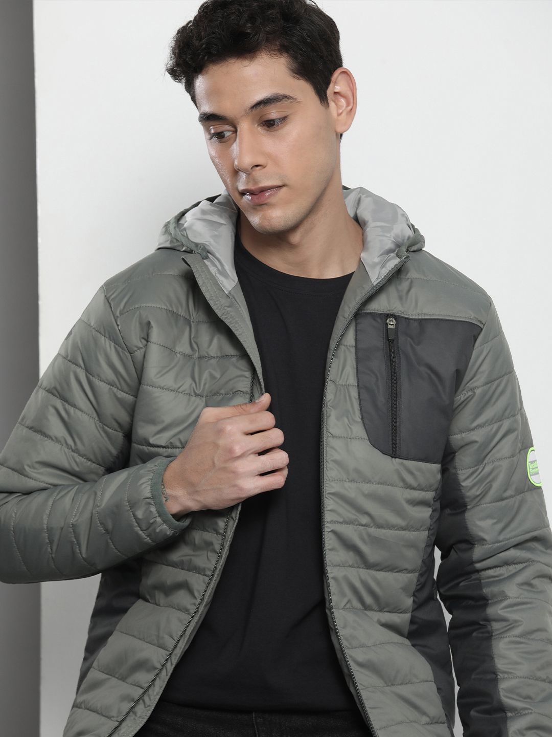 The Indian Garage Co Men Colourblock Hooded Slim Fit Puffer Jacket