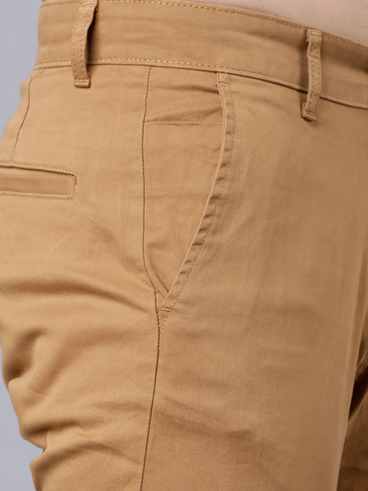 HIGHLANDER Men Brown Tapered Fit Solid Chinos