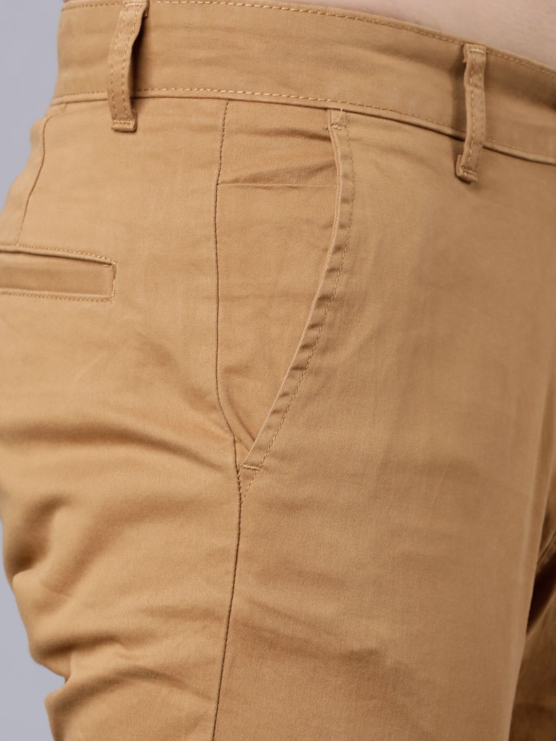 HIGHLANDER Men Brown Tapered Fit Solid Chinos