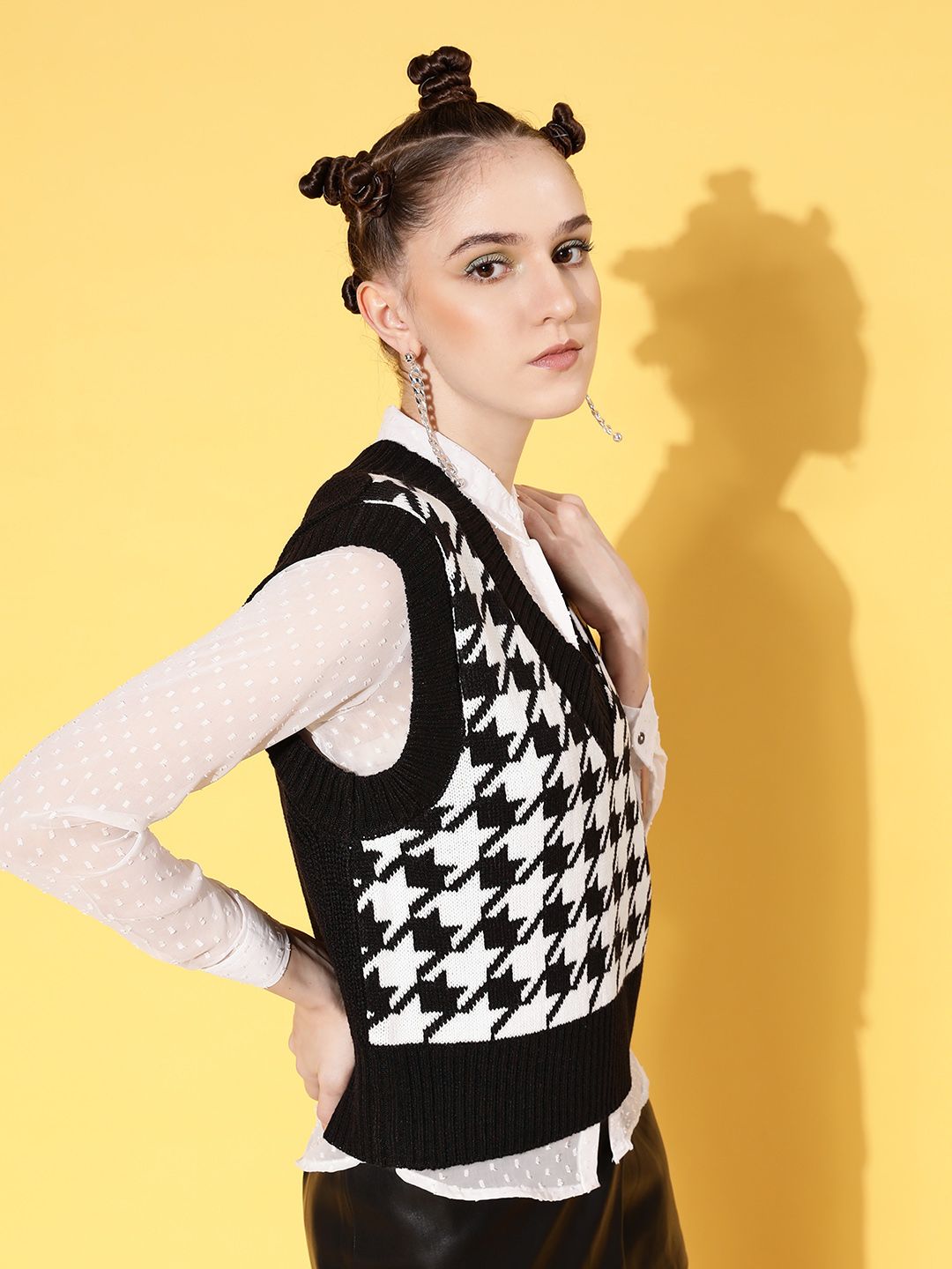 SASSAFRAS Women Black & White Houndstooth Design Sweater Vest