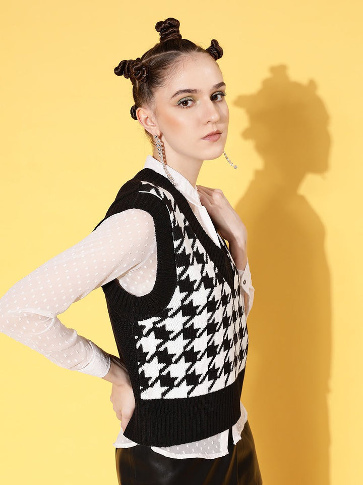 SASSAFRAS Women Black & White Houndstooth Design Sweater Vest