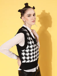 SASSAFRAS Women Black & White Houndstooth Design Sweater Vest