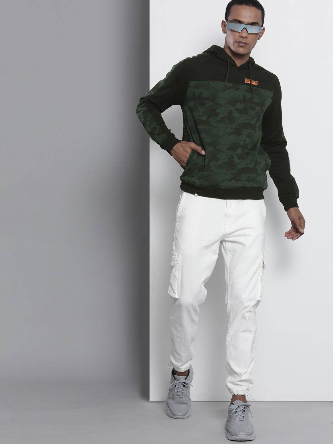 The Indian Garage Co Men Green & Black Camouflage Print Hooded Sweatshirt