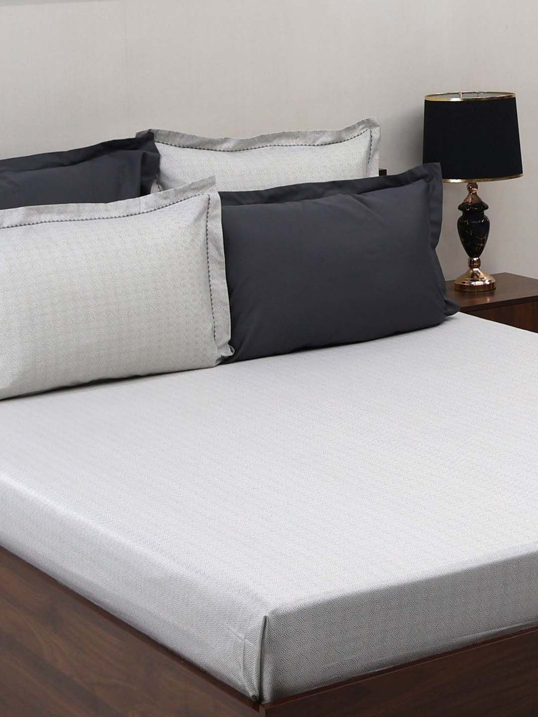 BOMBAY DYEING Rigel living Grey Printed Cotton 400 TC King Bedsheet with 4 Pillow Covers