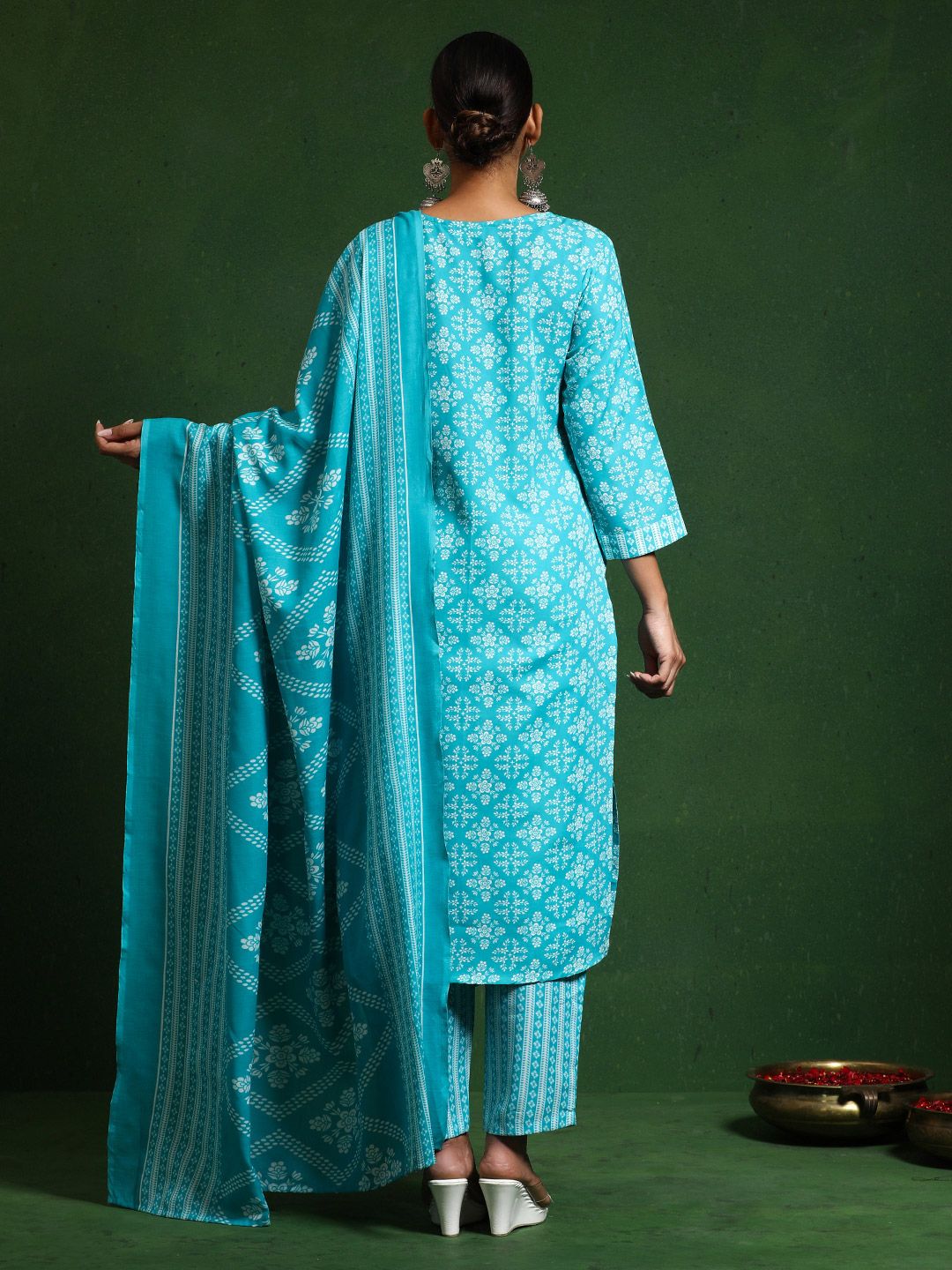 Varanga Women Printed Regular Kurta with Trousers & With Dupatta
