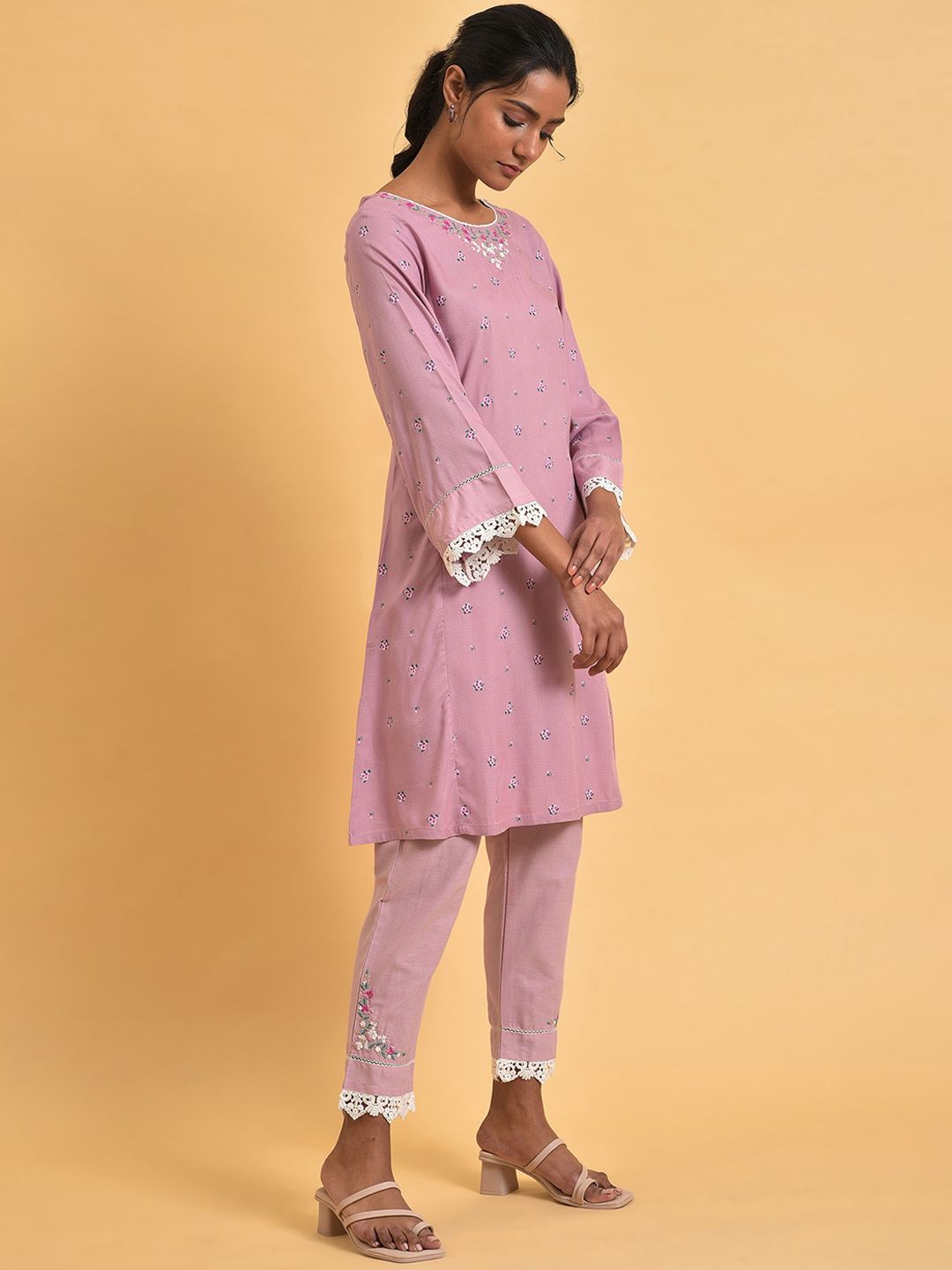 W Festive Floral Print Rayon Kurta With Slim Pant