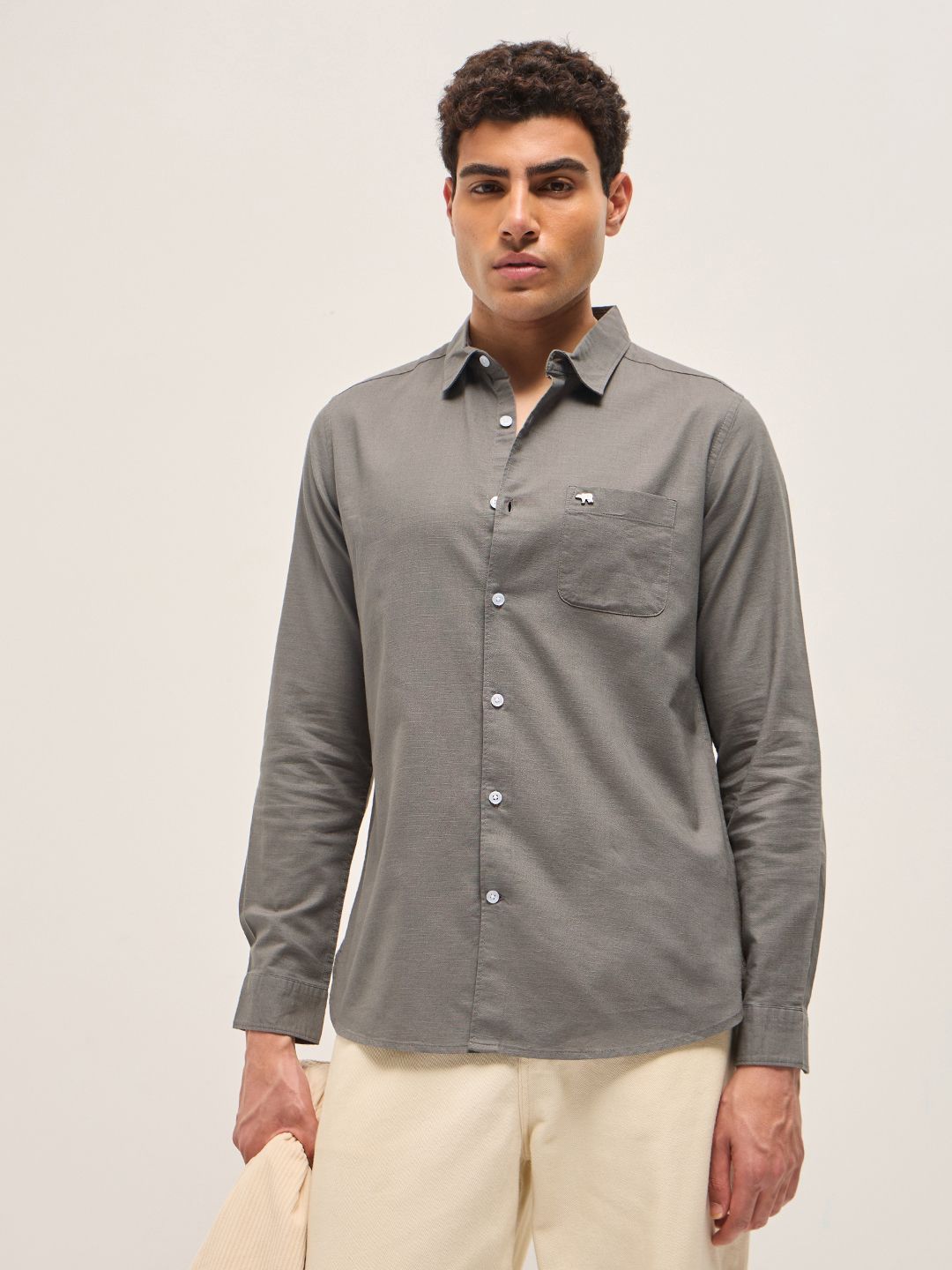 THE BEAR HOUSE Men Slim Fit Solid Spread Collar Casual Cotton Linen Shirt