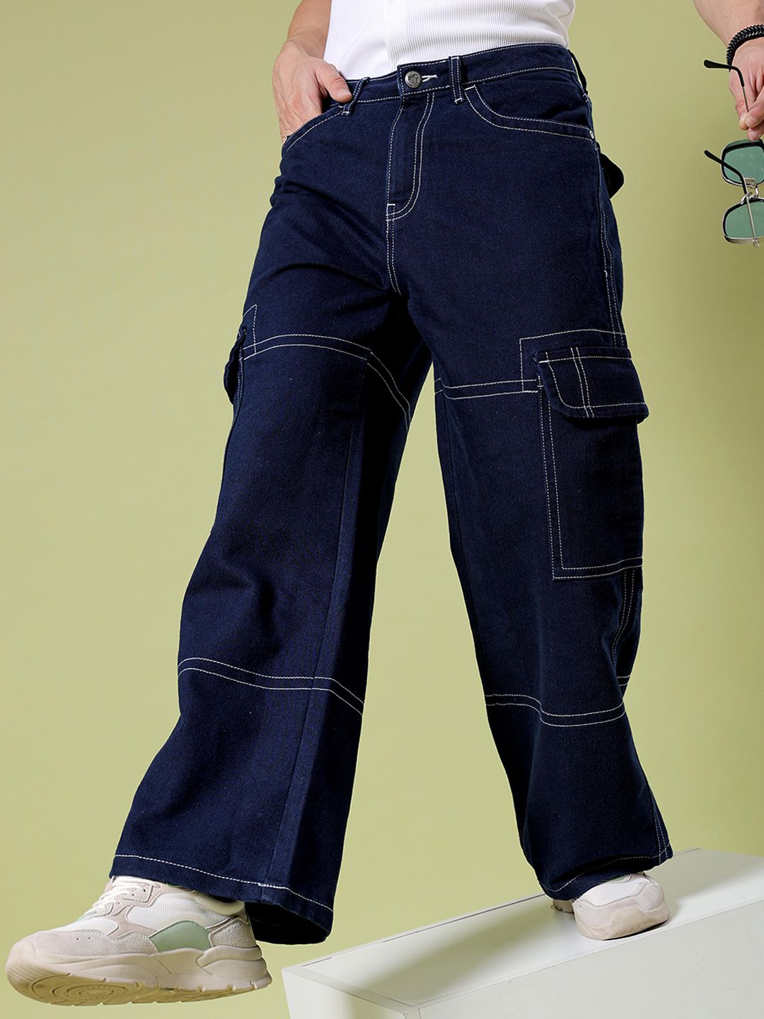 The Indian Garage Co Men Wide Leg Contrast Stitch Mid-Rise Cotton Cargo Jeans