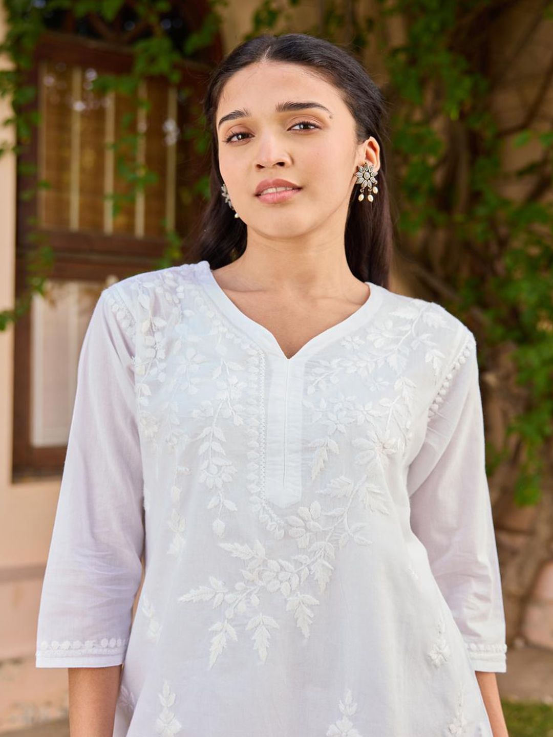 House of Chikankari Women White Cotton Chikankari Embroidered Kurti