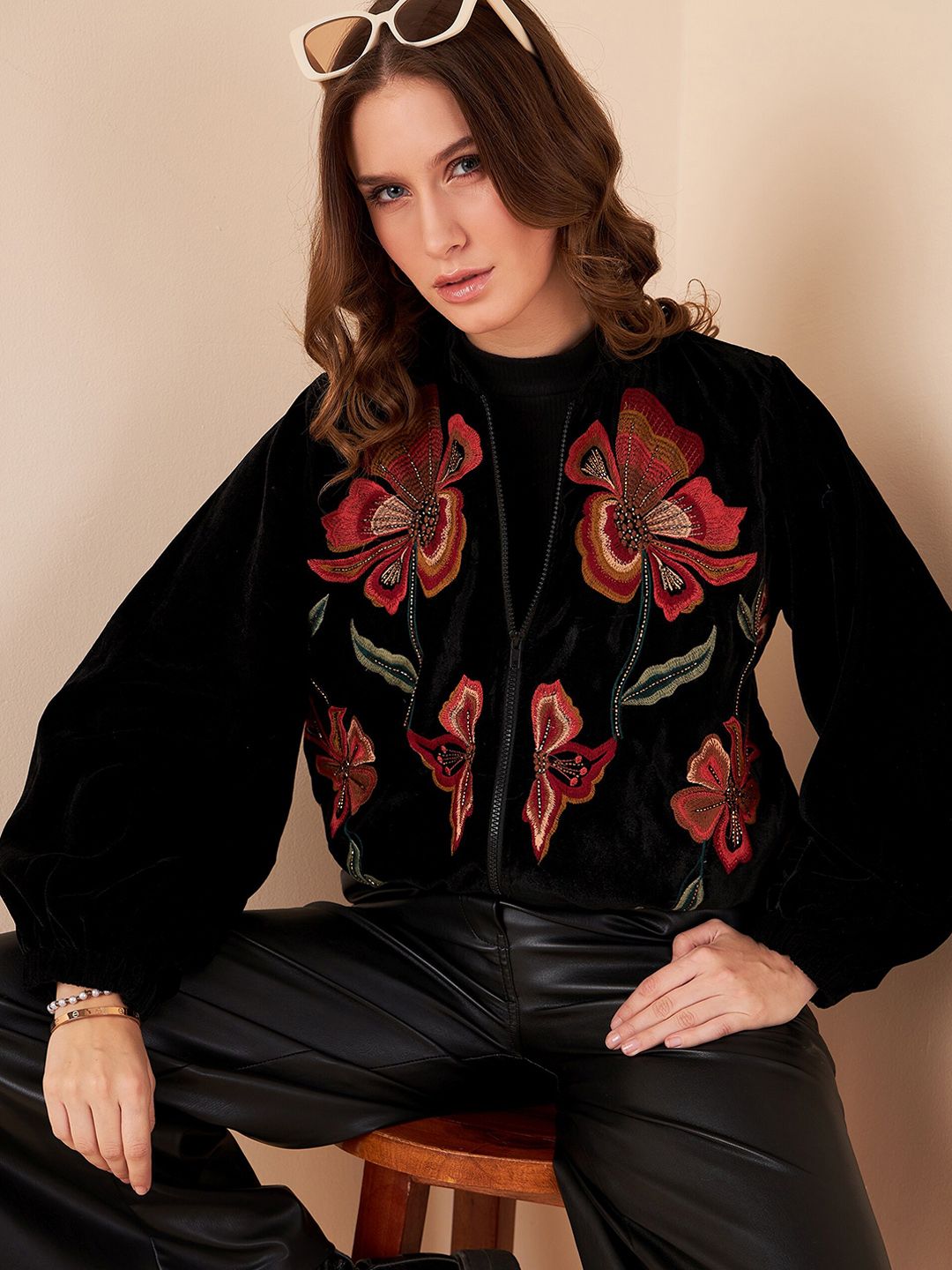 Antheaa Black Floral Collar Collar Collar Velvet Jacket yang disesuaikan