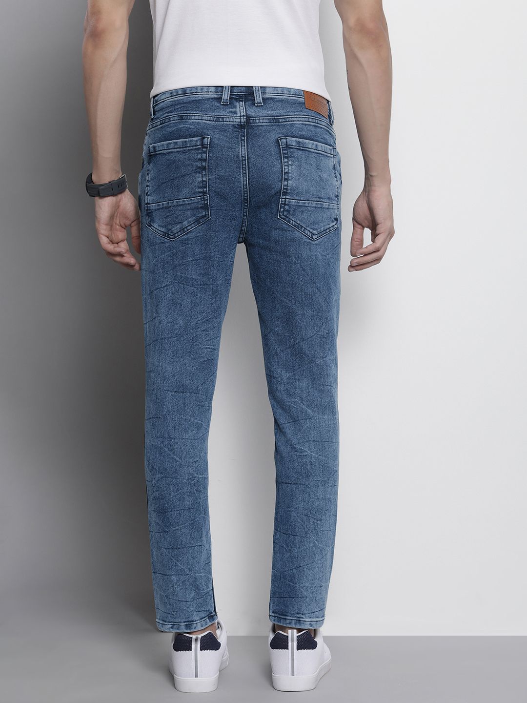 The Indian Garage Co Men Carrot Fit Light Fade Stretchable Jeans