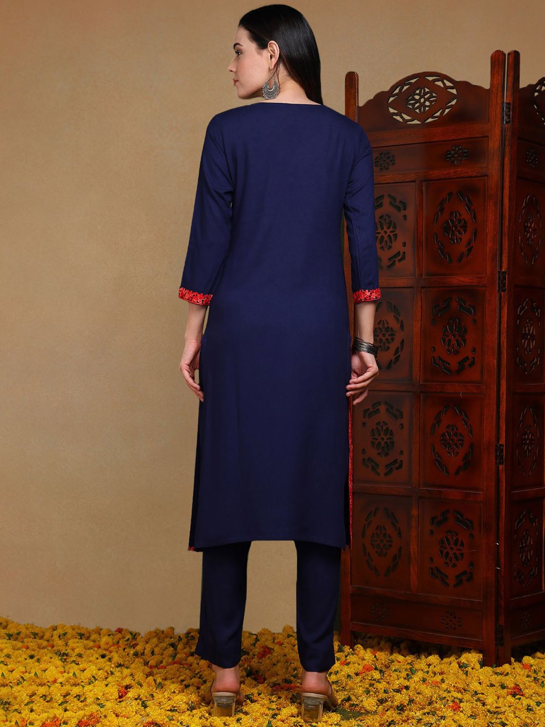 KALINI Ethnic Motifs Embroidered Thread Work Straigth Kurta