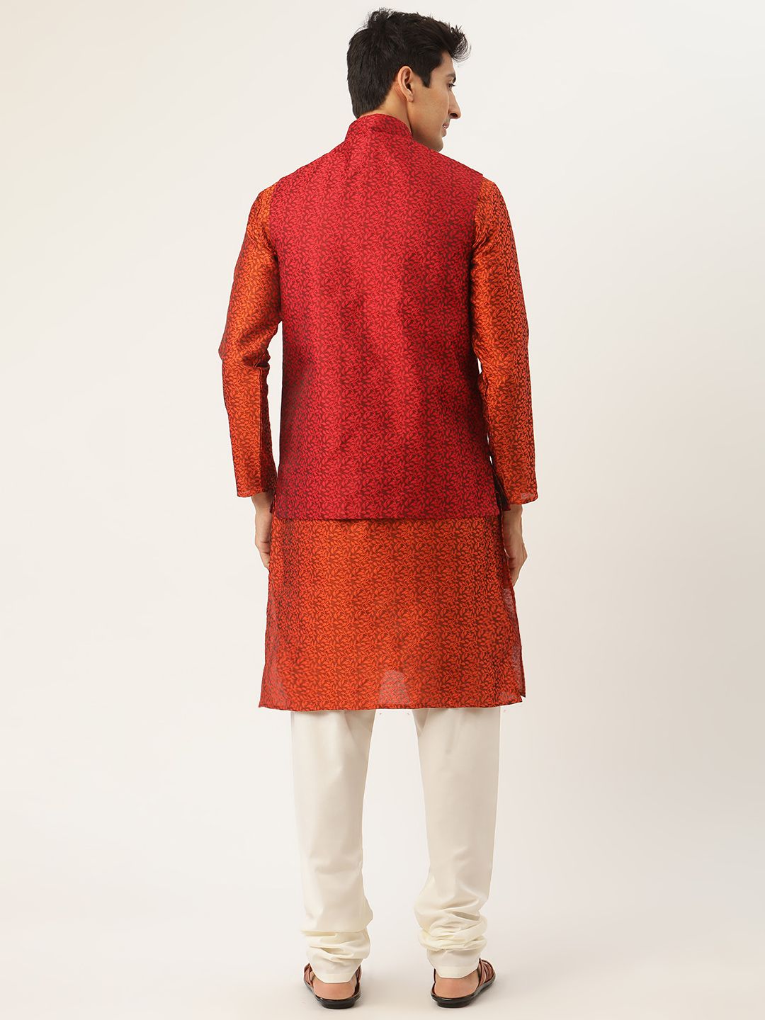 SOJANYA Kurta Rekaan Tenun Motif Etnik Oren & Merah Lelaki dengan Jaket Churidar & Nehru