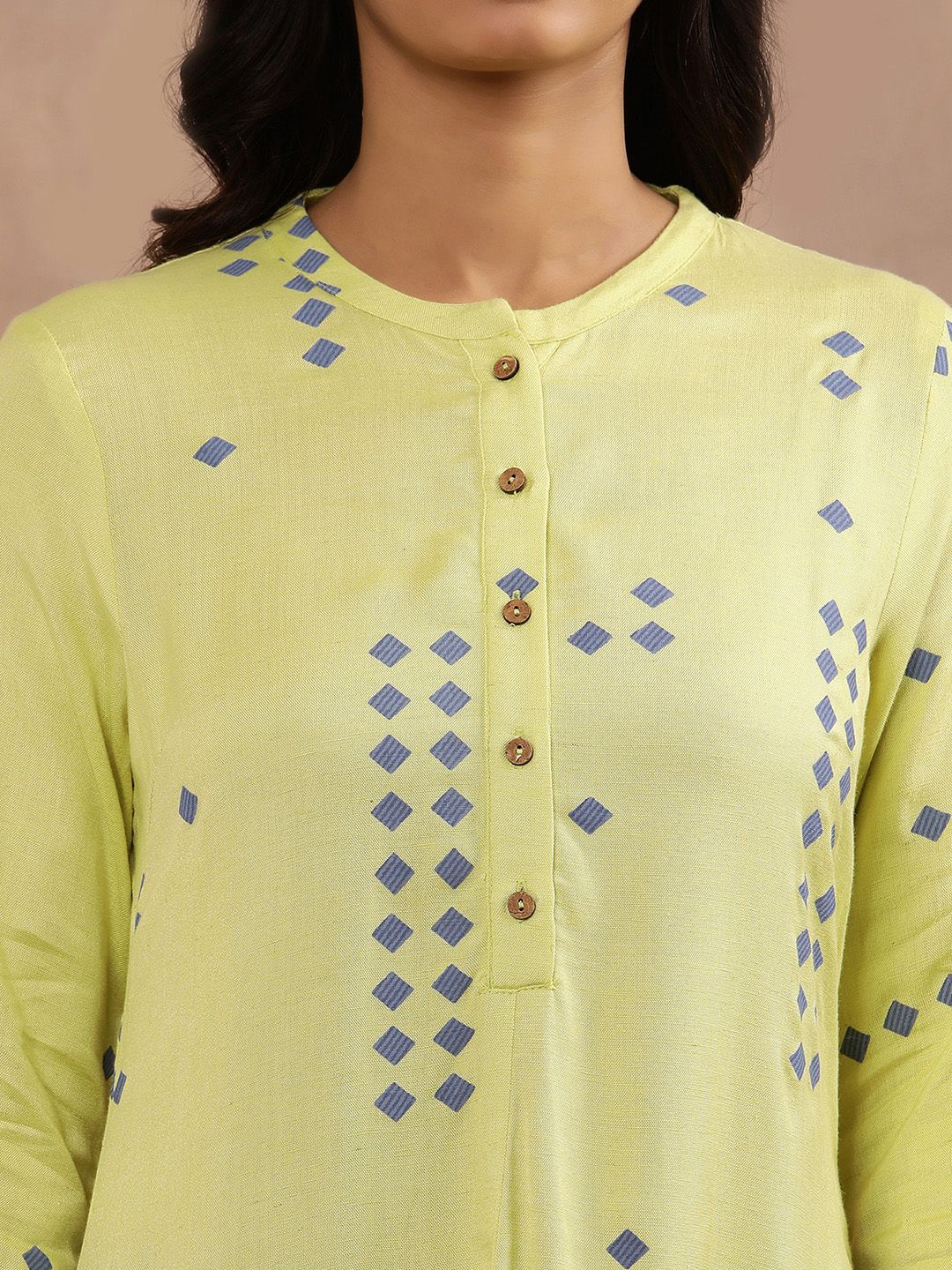 W Geometric Printed Regular Kurta with Trousers