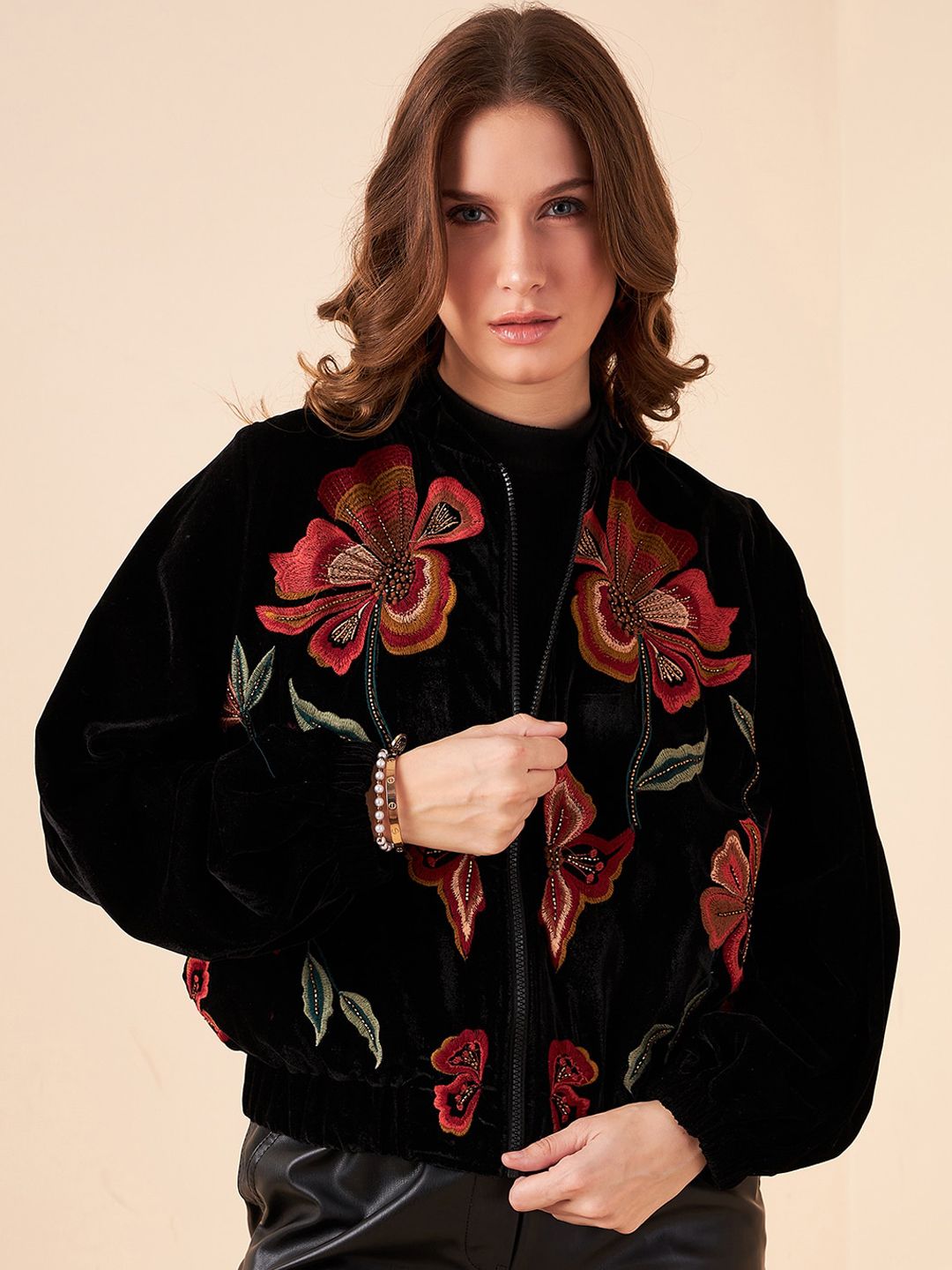 Antheaa Black Floral Collar Collar Collar Velvet Jacket yang disesuaikan