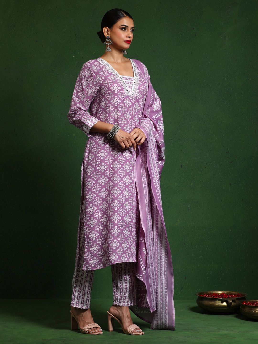 Varanga Women Ethnic Motifs Printed Regular Kurta with Trousers & With Dupatta