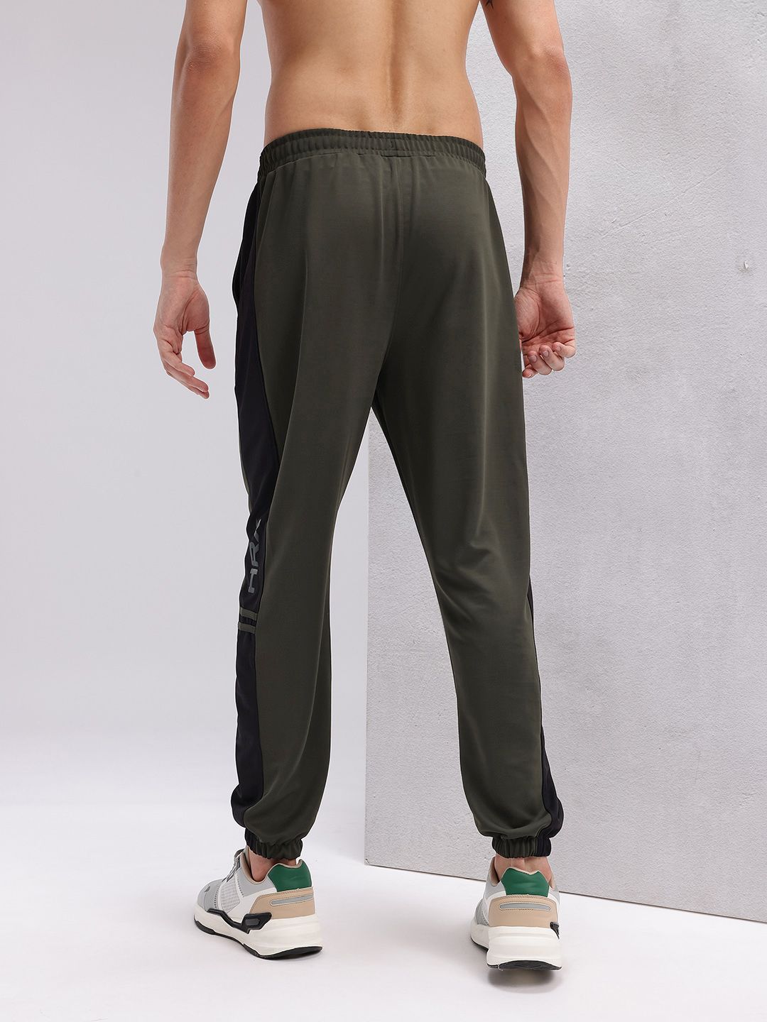 HRX by Hrithik Roshan Men Mid-Rise Rapid-Dry Training Joggers with Contrast Stitch