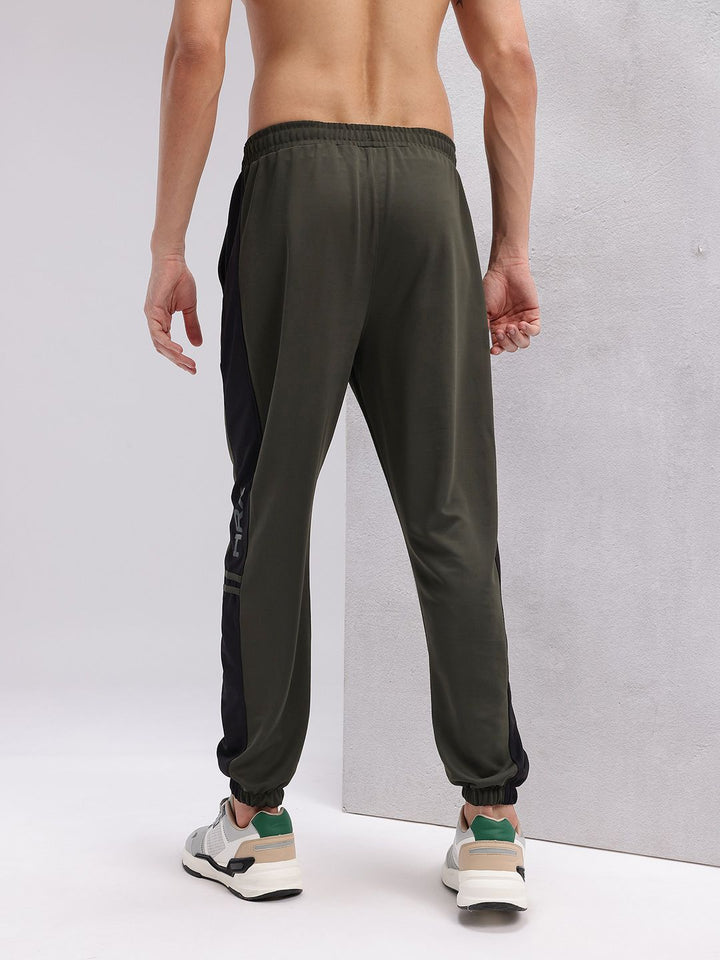 HRX by Hrithik Roshan Men Mid-Rise Rapid-Dry Training Joggers with Contrast Stitch
