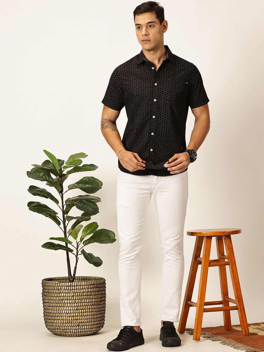 Thomas Scott Men Premium Spread Collar Conversational Printed Cotton Slim Fit Casual Shirt