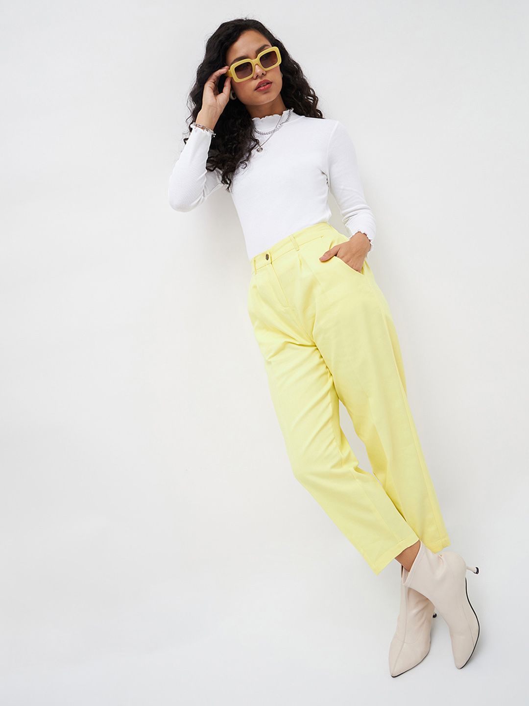 SASSAFRAS Women Yellow Regular Cropped Tapered Pure Cotton Trousers