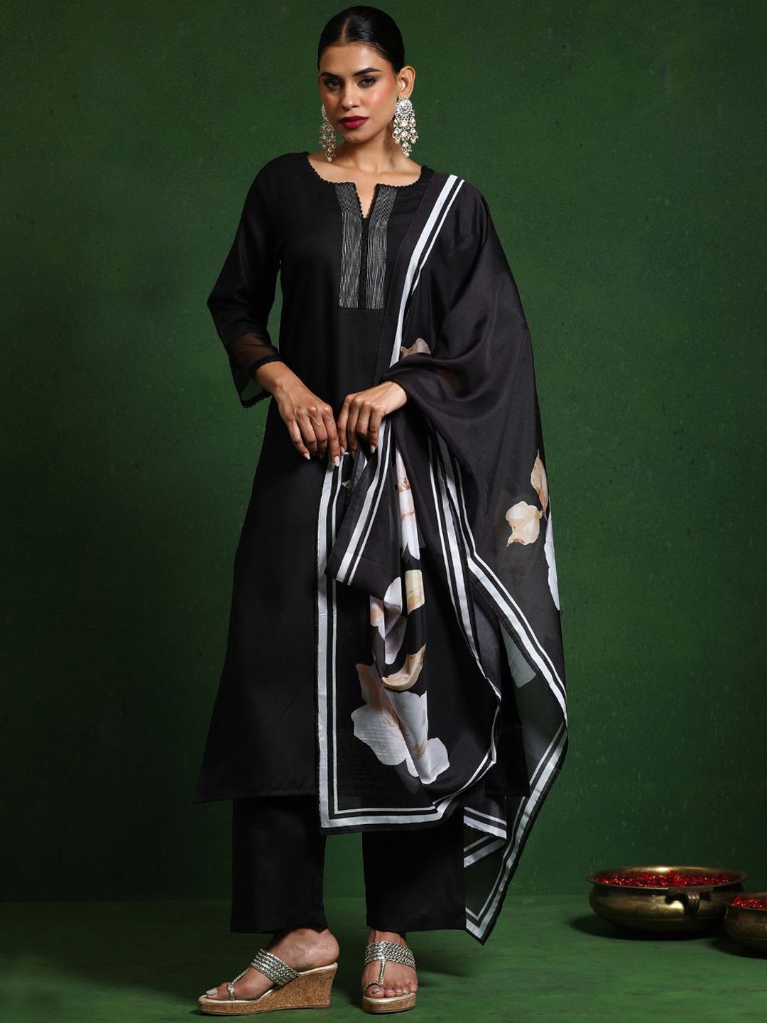 Varanga Thread Work Notch Neck Straight Kurta With Trousers And Dupatta