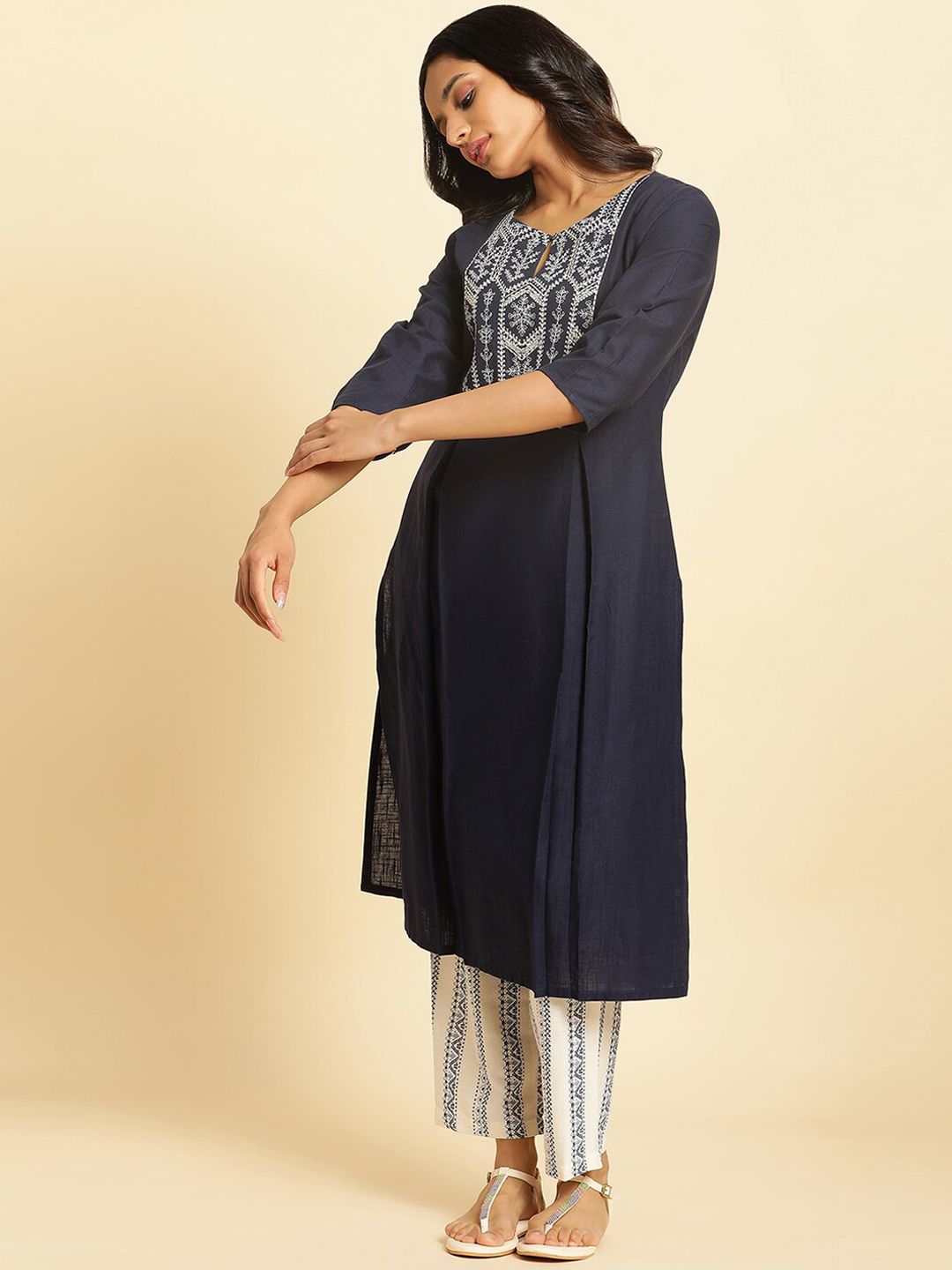 W Ethnic Motifs Yoke Design Thread Work Straight Kurta